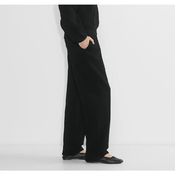 Aritzia Sweatfleece Cozy Fleece Sweatpants Boyfriend Fit Straight Leg Black XS - Picture 4 of 17